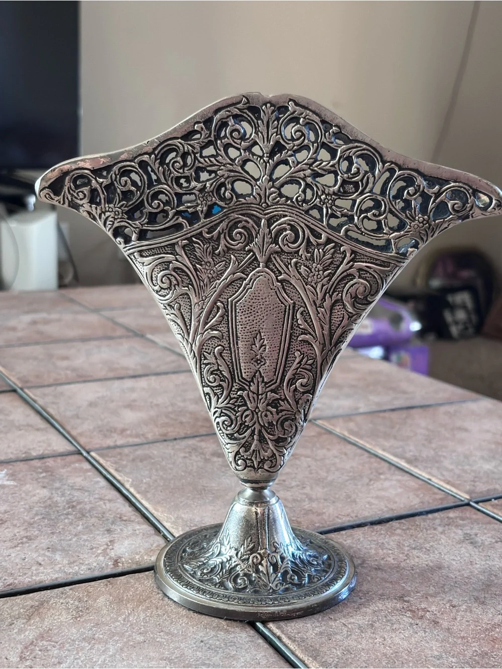 Vintage Bombay ORNATE FAN SHAPED PIERCED FILIGREE FLOWER VASE - Silver Tone